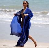 组图：卡戴珊泰国海滩度假 比基尼难掩丰乳肥臀