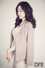 组图：“棒球女神”崔熙拍写真 显典雅之美感