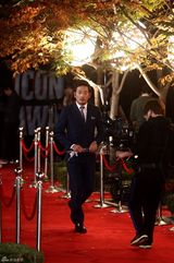 组图：韩国SIA时尚颁奖举行 张东健获大奖