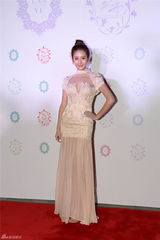 组图：娜扎颖儿孙艺洲同场观秀 畅想梦幻婚礼