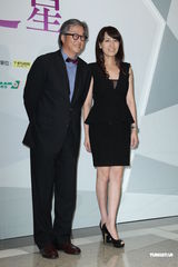 组图：温升豪放话等隋棠擦背 不介意与阿Ken舌吻