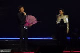 组图：沙宝亮北京开唱 揽宋祖英亲密起舞对唱