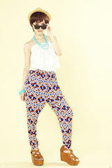 组图：班嘉佳帅气短发造型俏皮可爱