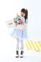 组图：台湾13岁女孩代言变辣妹 许雅涵将组新AKB48