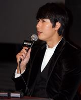 组图：《剑雨》韩国首映 主演郑雨盛帅气亮相