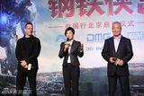 组图：《钢铁侠》唐尼中国行 西装帅气变萌叔
