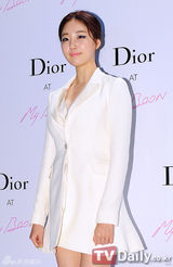 组图：f(x)韩艺瑟韩智敏等捧场品牌活动