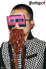 《大周末》封面致敬经典 海清黄义达扮时尚先锋(图)