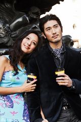 组图：《胜女的代价》高以翔蒋怡伦敦街头浪漫相遇