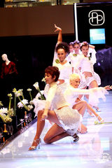 高清组图：熊黛林深V上阵 安全措施做足不担心走光