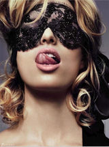 组图：卡罗莱娜-科库娃登杂志封面展性感风情