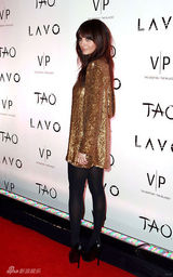 幻灯图集：克里斯蒂娜和妮可-里奇新年美艳PK