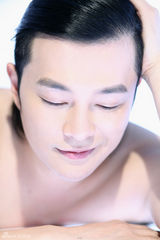 组图：林耿贤拍摄写真呈现不同于舞台另一面