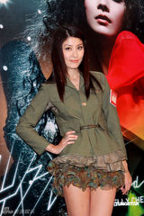 幻灯图：陈慧琳超短裙秀长腿 闻阿Sa离婚感意外