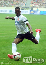 组图：朴智星领衔明星足球赛 收入捐四川灾区