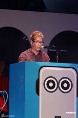 组图：郑丹瑞林珊珊开唱 感激林子祥叶德娴帮助