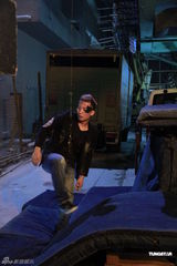 组图：《雷霆扫毒》欧阳靖吊威亚拍戏拼命