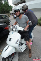 组图：谢天华带香槟道贺 医院探陈小春爱子