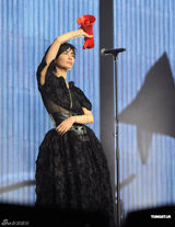 高清组图：王菲重庆个唱收官 简洁纱裙飘然欲仙