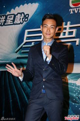 组图：崔建邦爱女生 梁烈唯筹备婚礼不直播