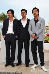 高清组图：《黄海》发布会 河正宇收获导演香吻