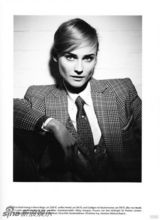 幻灯组图：黛安-克鲁格登封面 女扮男装帅气逼人