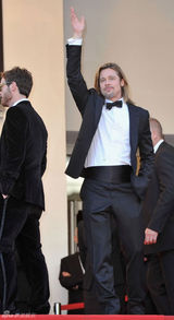 组图：皮特戛纳走秀长发黑超显帅气