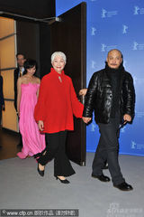 幻灯图集：《团圆》登场 王全安携卢燕莫小棋亮相