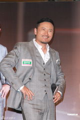 组图：苗侨伟赞黄日华女儿 弃股票改买黄金保值