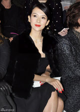 组图：章子怡巴黎寒冬秀美腿