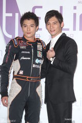 组图：邱泽公开大方示爱 称唐嫣是幸运星