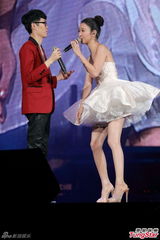 组图：方大同红馆个唱开锣 薛凯琪邓紫棋助阵