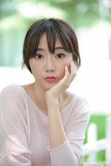 组图：王萌黎夏日写真曝光 粉衣白裙宛若仙子