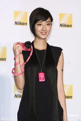 组图：桂纶镁暗示可能会隐婚 与男友平凡幸福