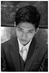 组图：井柏然写真大秀腹肌 举办握手会答谢粉丝