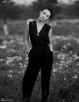 组图：袁姗姗曝光黑白写真冷艳魅惑