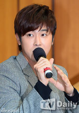 组图：李宝英瑜卤允浩等出席慈善节目发布会