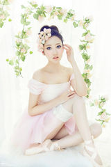 组图：张舒媛浪漫纯美写真 芭蕾公主气质优雅