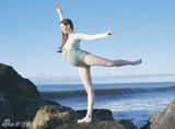 组图：芭蕾舞者怀孕9月仍起舞 曾训练维密模特