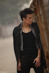 组图：巫迪文EP写真曝光 大方裸露“健康男色”