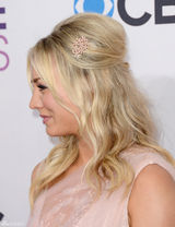 组图：“佩妮”凯莉-库柯(卡蕾-措科)透视裙亮相美胸隐现