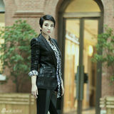 组图：黄奕早秋时尚街拍 豹纹出镜御姐范十足