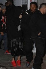 组图：比伯被拘前夜店照曝光 保镖开道眼神迷离