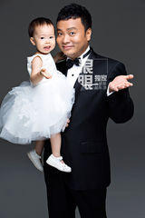 独家:沙桐刘园园甜蜜婚纱照 2岁女儿将见证婚礼