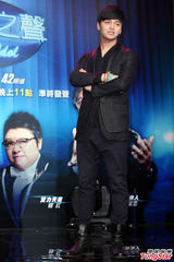 组图：《中国梦之声》登台开播 李玟扮学员飙歌