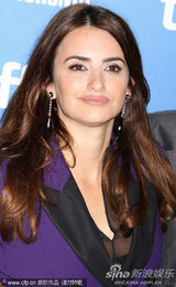 《Twice Born》发布会 佩内洛普-克鲁兹甜笑亮相