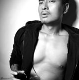 组图：陈龙写真秀猛男范儿 粉碎新武松瘦削质疑