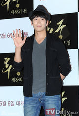 组图：朴诗妍池城等捧场韩片《后宫》试映