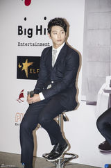 高清组图：2AM香港火热开唱 个人舞台技压全场