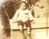 组图：王菲与母亲罕见合影 童年萌照显精灵